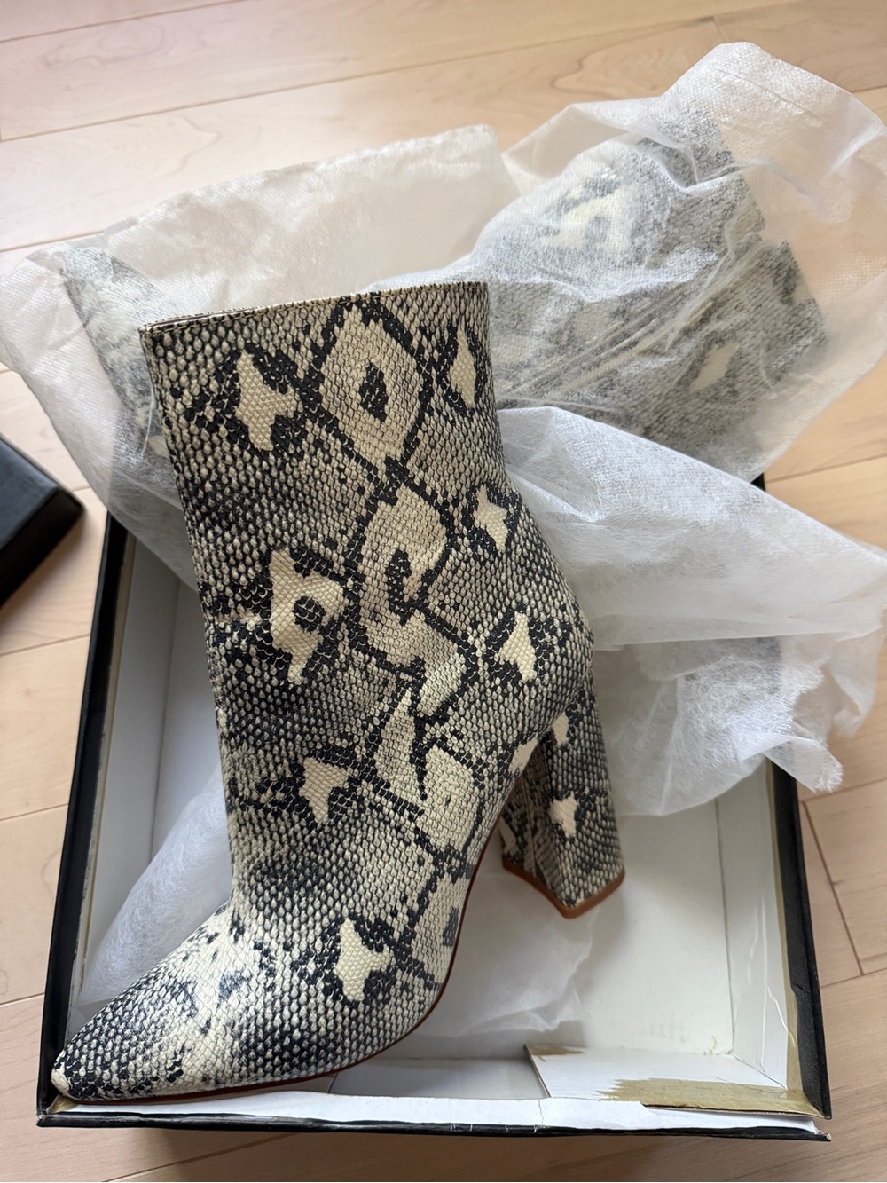 PrettyLittleThing Snakeskin Ankle Booties – Size 8